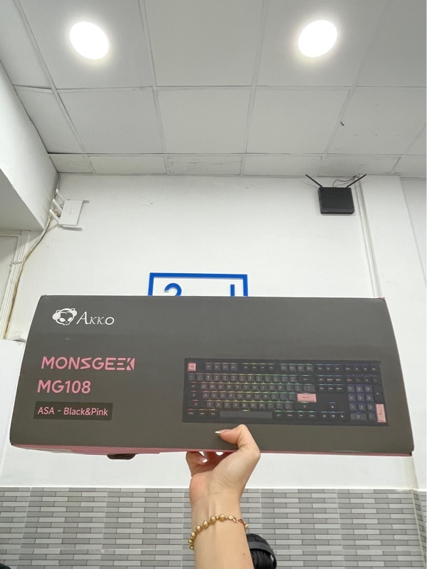 Bàn phím dây Akko Monsgeek MG 108 - Màu đen hồng - Ngọai hình: 97% - Box