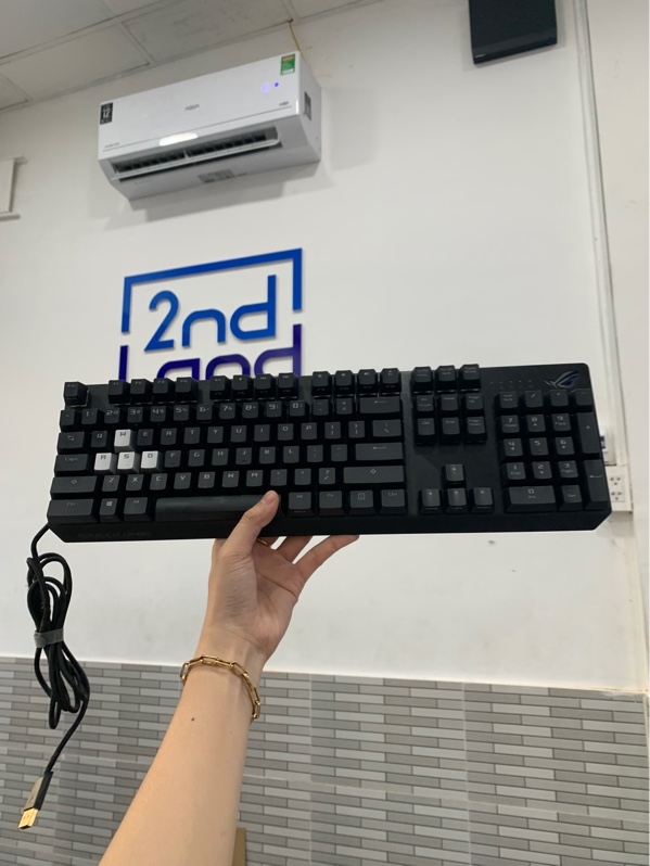 Bàn phím dây Asus XA04 - Màu đen - Ngoại hình: 97% - Trầy cấn góc, tróc sơn oxi hoá nhẹ - Fullbox