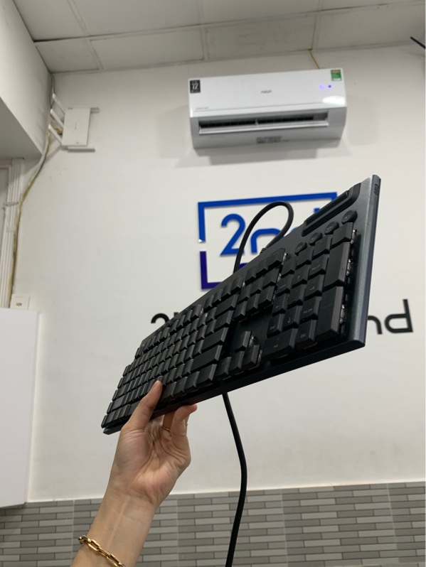 Bàn phím dây Logitech G813 - Màu đen - Ngoại hình: 97% - Box