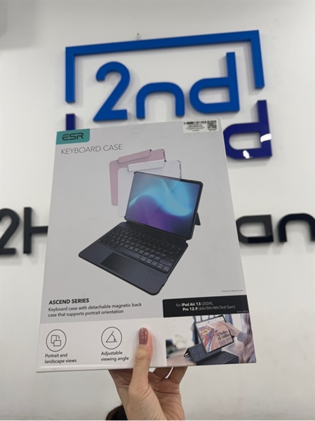 Bàn phím ESR (6B025A) Keyboard Case for iPad Air 2024 , iPad pro Gen 3,4,5,6 - 13 inch - Màu đen - Ngoại hình 98% - FullBox