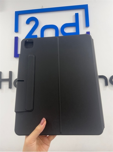 Bàn phím ESR (6B025A) Keyboard Case for iPad Air 2024 , iPad pro Gen 3,4,5,6 - 13 inch - Màu đen - Ngoại hình 98% - FullBox 1