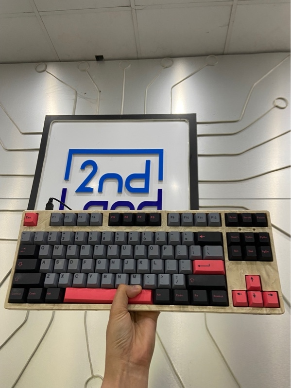 Bàn phím Filco Majestouch Convertible 2 Tenkeyless - 2 mode kết nối (dây, bluetooth) - Màu trắng - Ngoại hình: 97% - Nút cách ọp ẹp, không kết nối bluetooth được - Body - không bảo hành