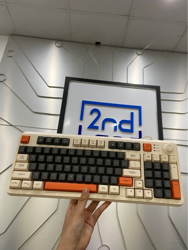 Bàn phím giả cơ chơi game XUNFOX K82 - 1 mode kết nối dây - Màu trắng - Ngoại hình: 97% - Body