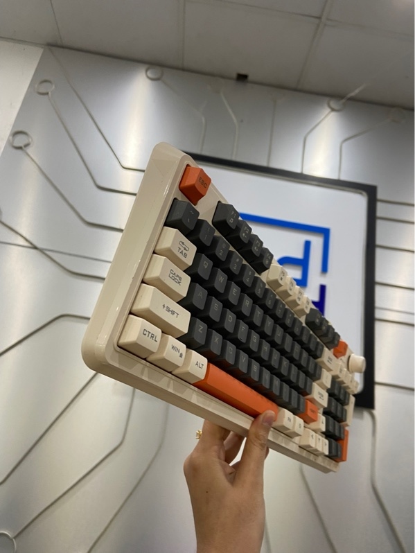 Bàn phím giả cơ chơi game XUNFOX K82 - 1 mode kết nối dây - Màu trắng - Ngoại hình: 97% - Body