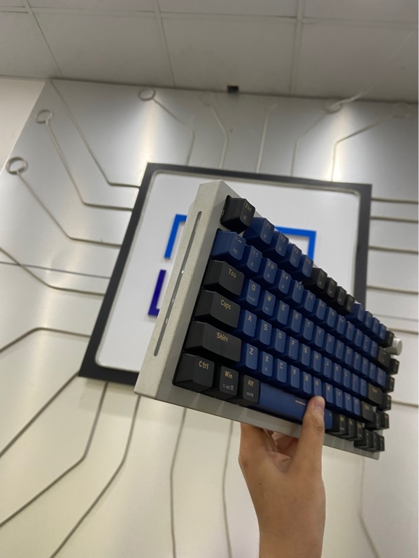 Bàn phím GLORIOUS GMMK Pro - 1 Mode dây - Màu xám - Ngoại hình: 98% - Kèm dây