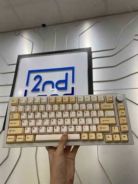 Bàn phím Glorious GMMK Pro - 75% - Switch Leobog Rainy - Keycap BPT Double Shot - Led RGB - 1 Mode dây - Màu bạc - Ngoại hình: 98% - Kèm dây