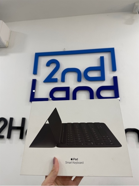 Bàn phím iPad Smart Keyboard - Model A1829 - Màu đen - Ngoại hình 97% - Trầy , tróc da - Kèm Box