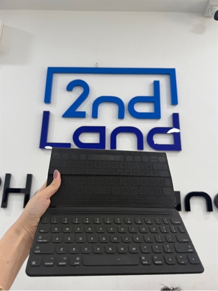 Bàn phím iPad Smart Keyboard - Model A1829 - Màu đen - Ngoại hình 97% - Trầy , tróc da - Kèm Box 1