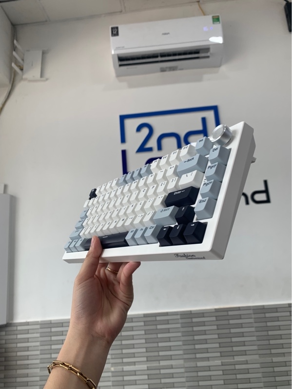 Bàn phím Keyboard K81 - Màu trắng - Ngoại hình: 98% - Fullbox