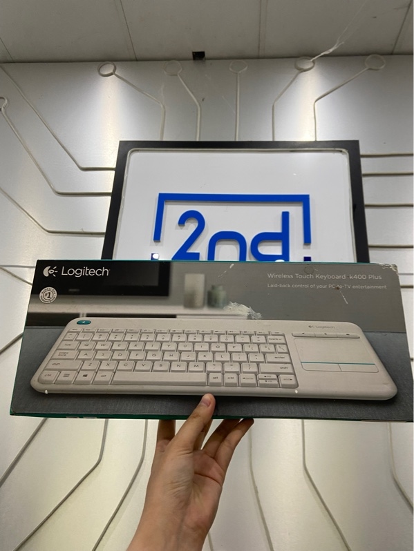 Bàn phím không dây Logitech K400 Plus - Xài pin - 1 mode kết nối receiver - Màu trắng - Ngoại hình: 97% - Kèm Box + receiver