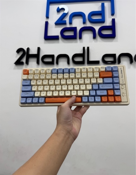 Bàn phím Langtu GK-85 - 3 mode : dây , receiver , bluetooth - Màu Kèm - Ngoại hình 97% - Lờn phím enter tab , chết liệt phím window , dính phím F2 , liệt phím j Window option bên phải , thiếu receiver - Body ( SẢN PHẨM LỖI KHÔNG BẢO HÀNH )