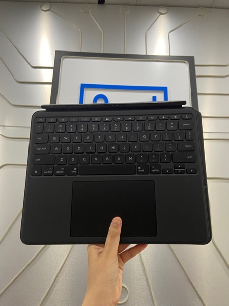 Bàn phím Logitech Combo Touch For Ipad - Màu đen - Ngoại hình: 98% - Kèm Box 1