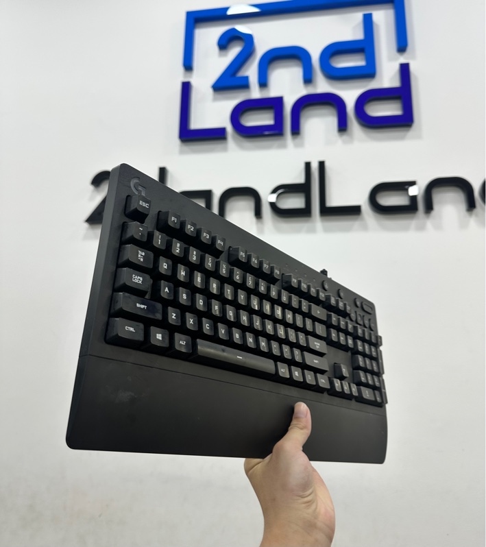 Bàn phím Logitech G213 - 1 mode dây - Màu xám đen - Ngoại hình 96% - Trầy xước dính keo, dây hở nặng Đầu kết nối hơi oxy hoá nhẹ - Body