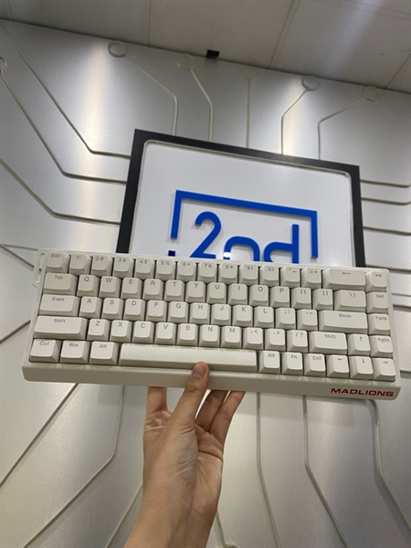 Bàn phím Mad 68R - Switch trắng - Màu trắng - Ngoại hình: 98% - Kèm Box + dây kết nối 1