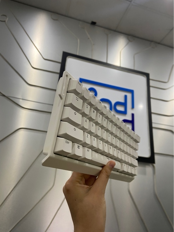 Bàn phím MadLions có dây MAD 60 HE - Không Led - Màu trắng - Ngoại hình: 98% - Không dây kết nối - Kèm Box