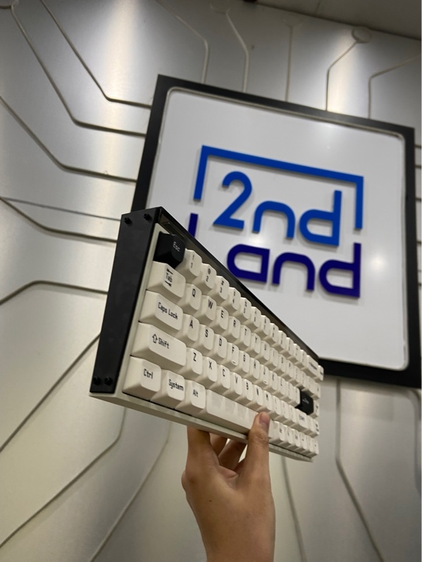 Bàn phím MelGeek MADE68 Ultra Plus - Swich TTC KOM- Led RGB - 1 mode kết nối - Màu trắng đen - Ngoại hình: 98% - Body