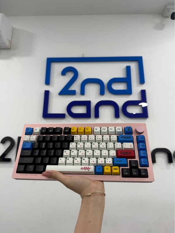 Bàn phím Monsgeek M1 nhôm - 1 mode - Màu hồng - Ngoại hình 97% - Cấn móp 4 góc , trầy xước - Không phụ kiện