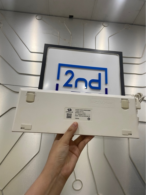 Bàn phím Redragon M61se - 1 mode dây - Màu trắng - Ngoại hình: 97% - Kèm cáp kết nối