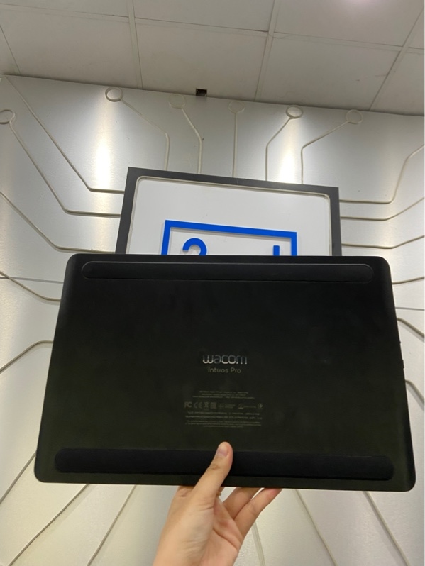 Bảng vẽ điện tử Wacom Intous Pro model PTH-660 - Màu đen - Ngoại hình: 98% - FullBox