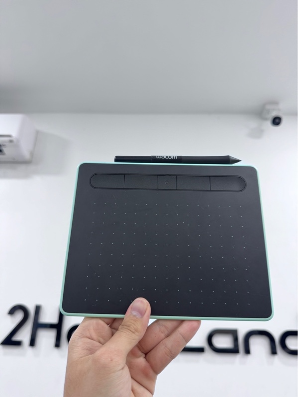 Bảng vẽ điện tử Wacom Intuos CTL-4100WL - Có bluetooth - Màu xanh - Ngoại hình 97% - Đầu USB dính keo dán sắt - Kèm bút, dây nguồn