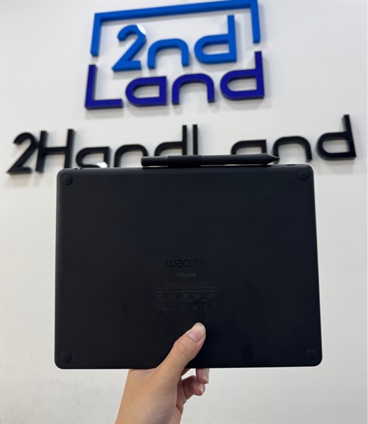 Bảng Vẽ Điện Tử Wacom Intuos M CTL-6100 - Phiên bản không Bluetooth - Màu đen - Ngoại hình 98% - Kèm túi đựng + Dây kết nối + Bút 2