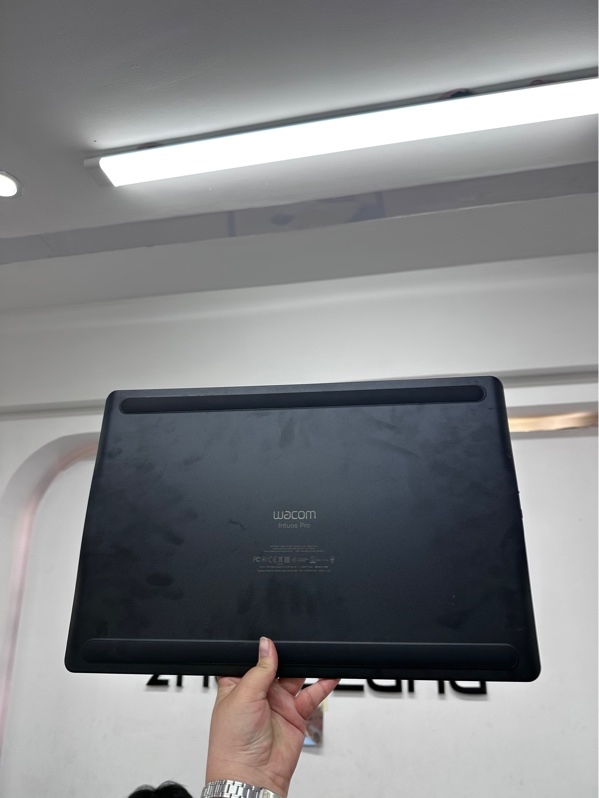 Bảng vẽ điện tử Wacom Intuos Pro Large PTH-860 - Màu đen - Ngoại hình 98% - Kèm bút, đế bút, usb-c