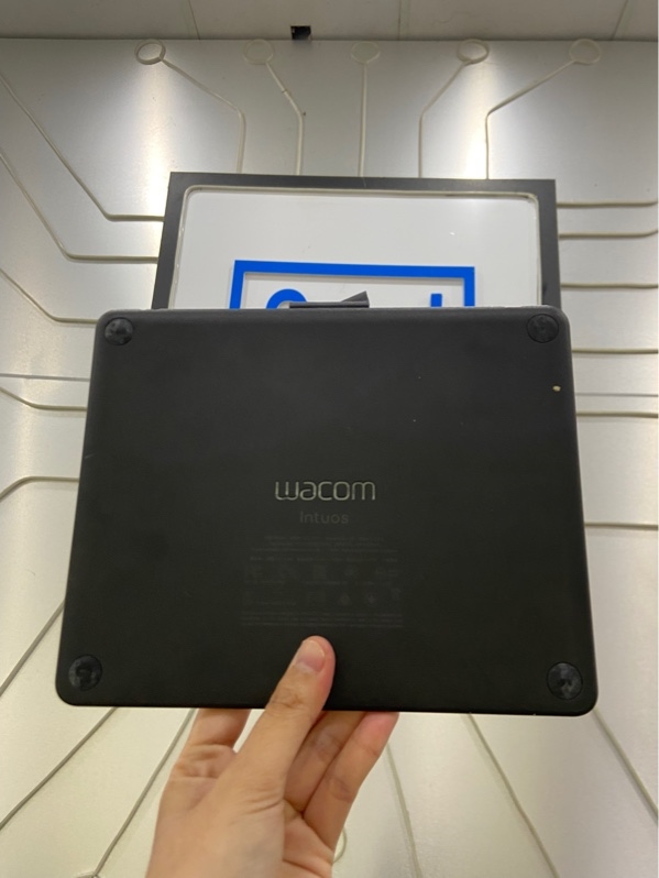 Bảng vẽ điện tử Wacom Intuos S - Màu đen - Ngoại hình: 97% - Xước lưng - FullBox