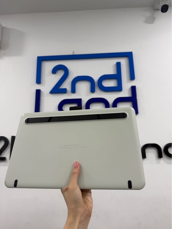 Bảng vẽ điện tử Wacom one DTC 133 - Màu trắng xám - Ngoại hình 98% - FullBox , còn 3 ngòi thay