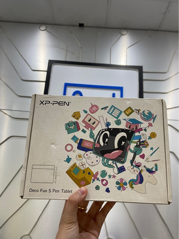 Bảng vẽ điện tử Xppen Deco Fun S - Màu đen - Ngoại hình: 97% - Mặt vẽ trầy xước theo thời gian - Kèm box + dây kết nối + bút