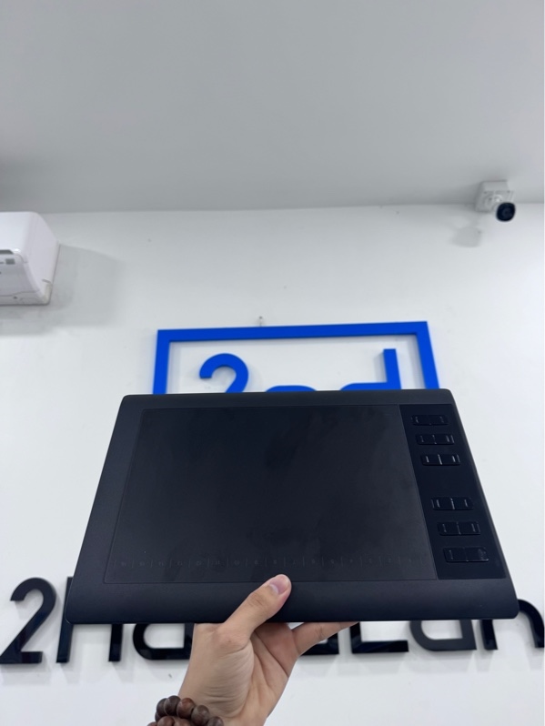 Bảng vẽ Gaomon model 1060 pro - Màu đen - Ngoại hình 98% - Kèm 1 bút, 1 đế cắm bút, 1 dây kết nối, 8 ngòi dự phòng