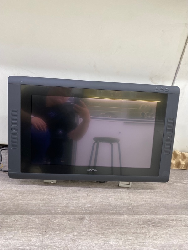 Bảng vẽ Wacom Cintiq 22HD-Touch Creative Pen Display (dth-2200) - Màu đen - Ngoại hình 97% - Fullbox