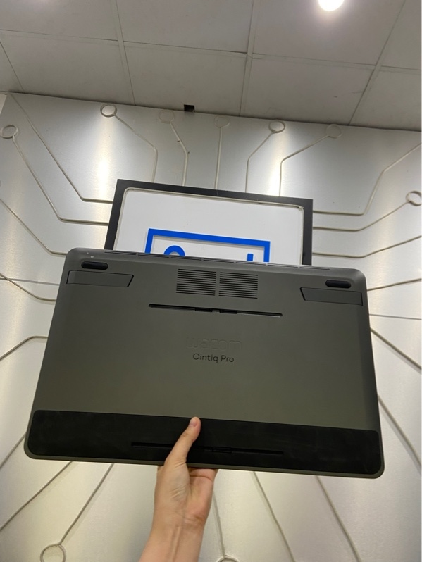 Bảng Vẽ Wacom Cintiq Pro 16 inch DTH-1620/AK0 - Màu đen - Ngoại hình: 98% - FullBox