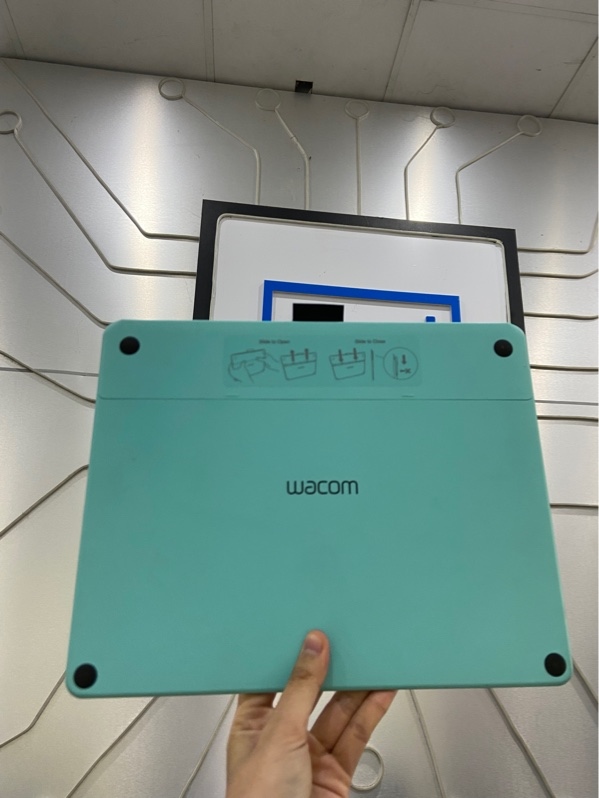 Bảng vẽ Wacom CTH-690/B - Màu xanh - Ngoại hình: 97% - Kèm dây kết nối + bút