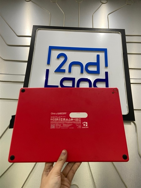 Bảng vẽ Wacom CTL-672 - Màu đỏ - Ngoại hình: 97% - Mất 1 đệm cao su - Kèm Box + bút + dây kết nối 2