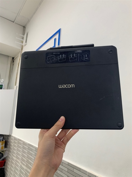 Bảng vẽ Wacom Intous CTH-690 - Màu đen - Ngoại hình: 97% - Xước - Body, kèm túi