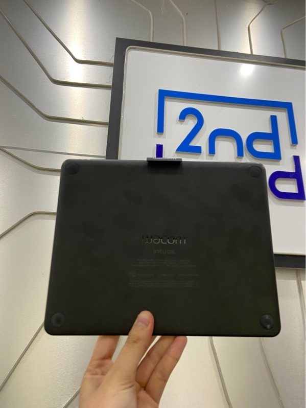 Bảng vẽ Wacom Intous CTL-4100 - Màu đen - Ngoại hình: 97% - Kèm dây kết nối, viết, box