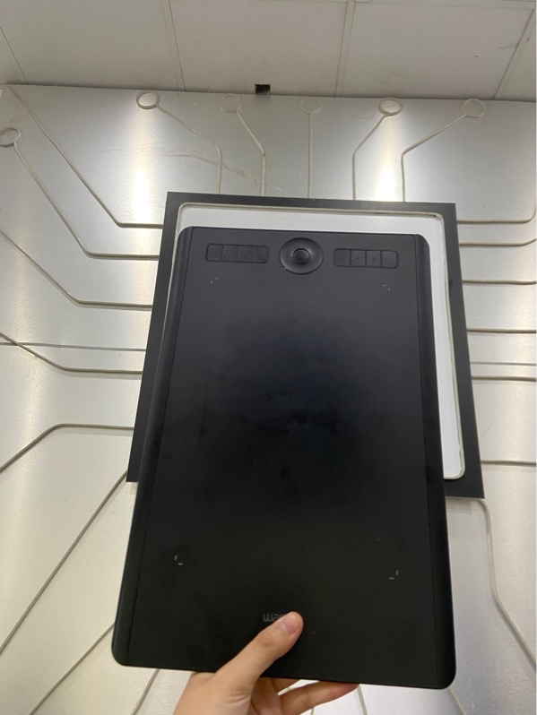 Bảng Vẽ Wacom Intous Pro Large ( PTH-860) - Màu đen - Ngoại hình: 97% - Xước thân, bụi - Kèm Bút, Chân Để Bút, Dây Nguồn