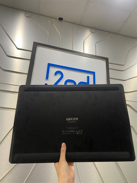 Bảng vẽ Wacom Intous Pro PTH-860 - Màu đen - Ngoại hình: 97% - Body - Kèm bút + đế đựng bút + dây nguồn 1
