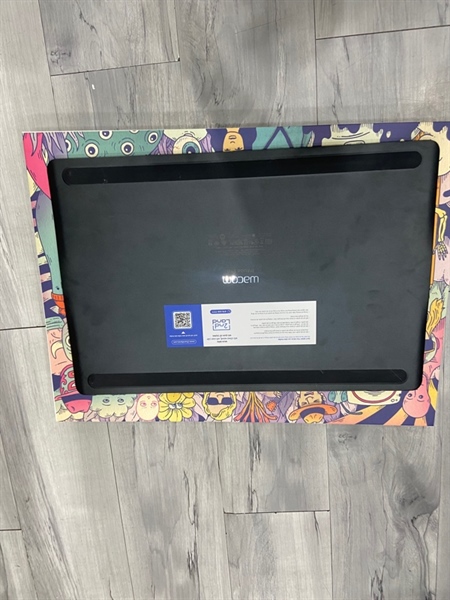 Bảng vẽ Wacom Intuos Pro L - PTH-860 - Màu đen - Ngoại hình: 97% - Trầy trước mòn bút tróc - FullBox 2