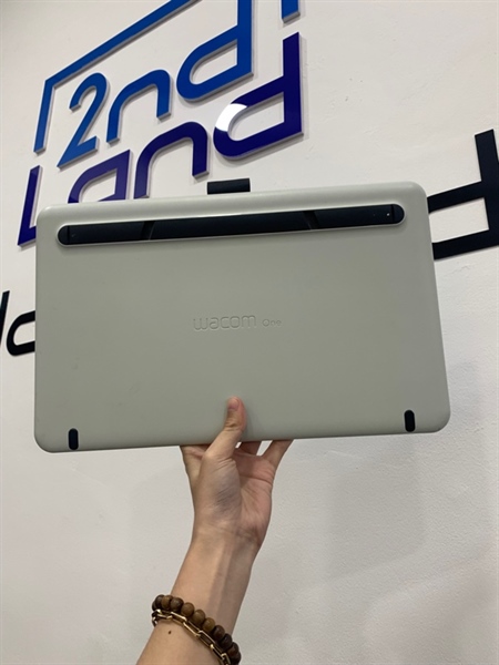 Bảng vẽ Wacom One DTC 133 - Màu trắng - Ngoại hình: 97% - Màn xước - Fullbox 3