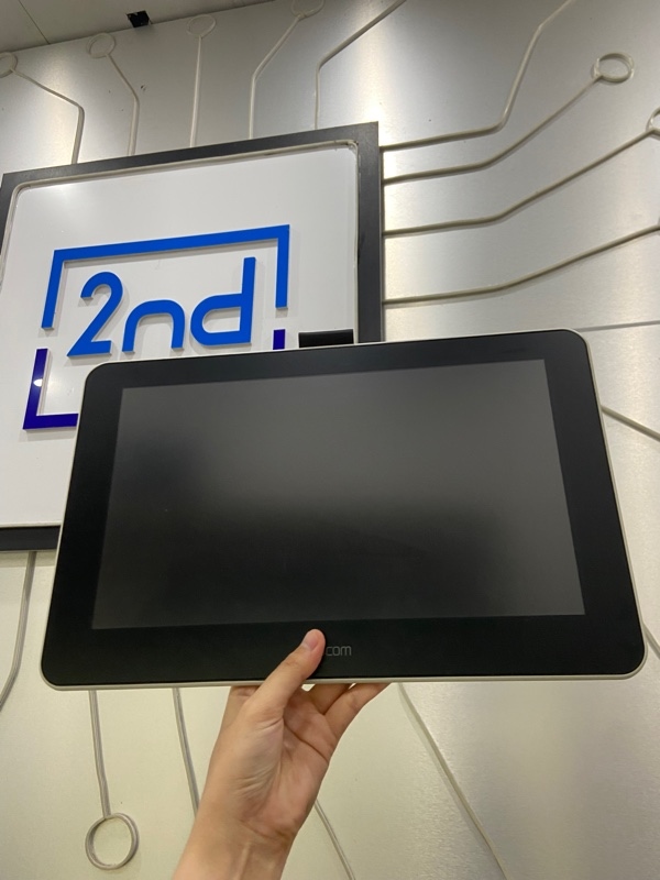 Bảng vẽ Wacom One DTC 133 - Màu trắng - Ngoại hình: 98% - Màn trầy 1 vết - Kèm nguồn, dây kết nối, bút