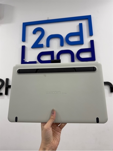 Bảng vẽ Wacom One(DTC-133) - Màu xám - Ngoại hình 98% - Kèm nguồn , bút , 3 ngòi thay 2