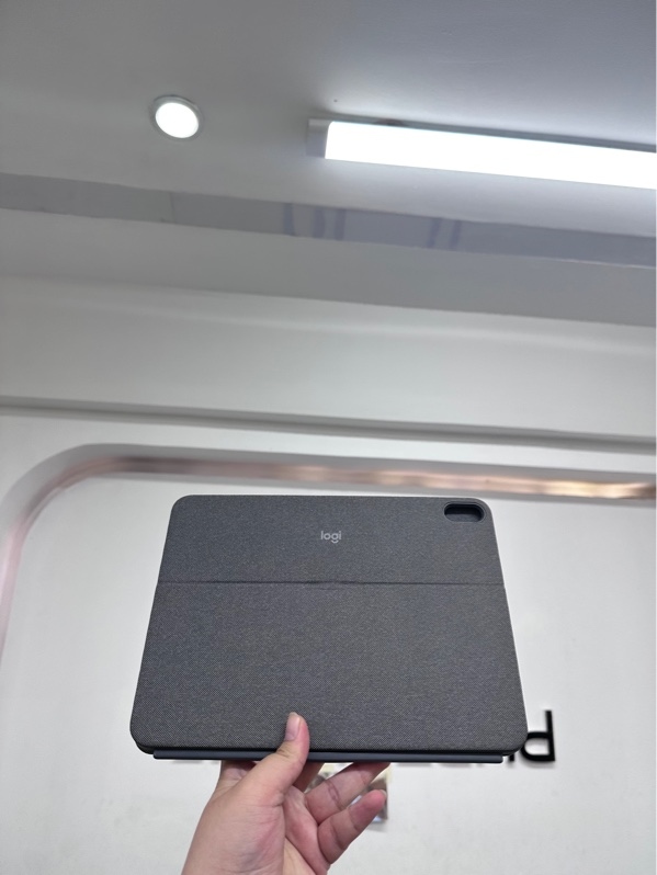 Bao da bàn phím Logitech Folio Touch - Màu xám - Ngoại hình 97.5% - Dùng cho ipad air 11-inch - Body