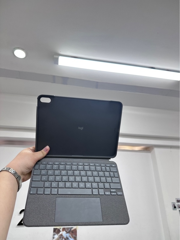 Bao da bàn phím Logitech Folio Touch - Màu xám - Ngoại hình 97.5% - Dùng cho ipad air 11-inch - Body