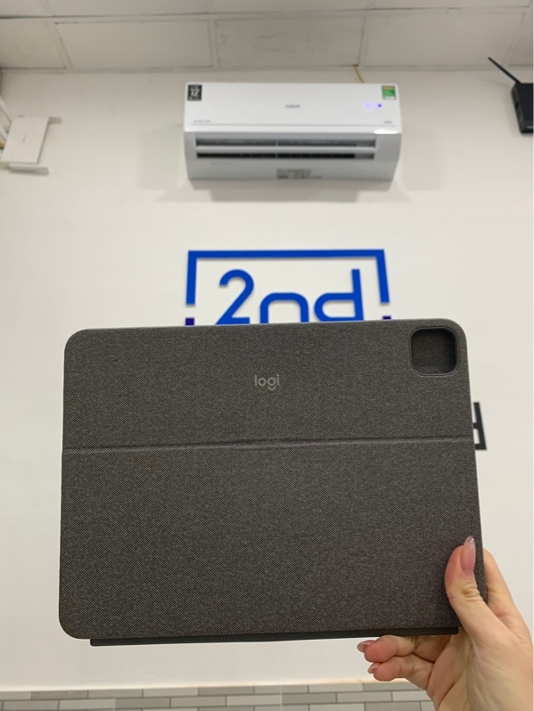Bao da iPad 11 inch Logitech combo touch - Màu xám - Ngoại hình: 98% - Touch pad chập chờn nhẹ - Body