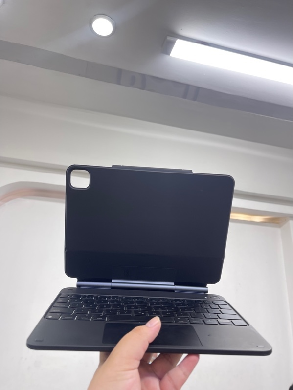Bao da kèm bàn phím ESR Rebound Magnetic - Dành cho iPad 11 inch - Màu đen - Ngoại hình 98% - Kèm box