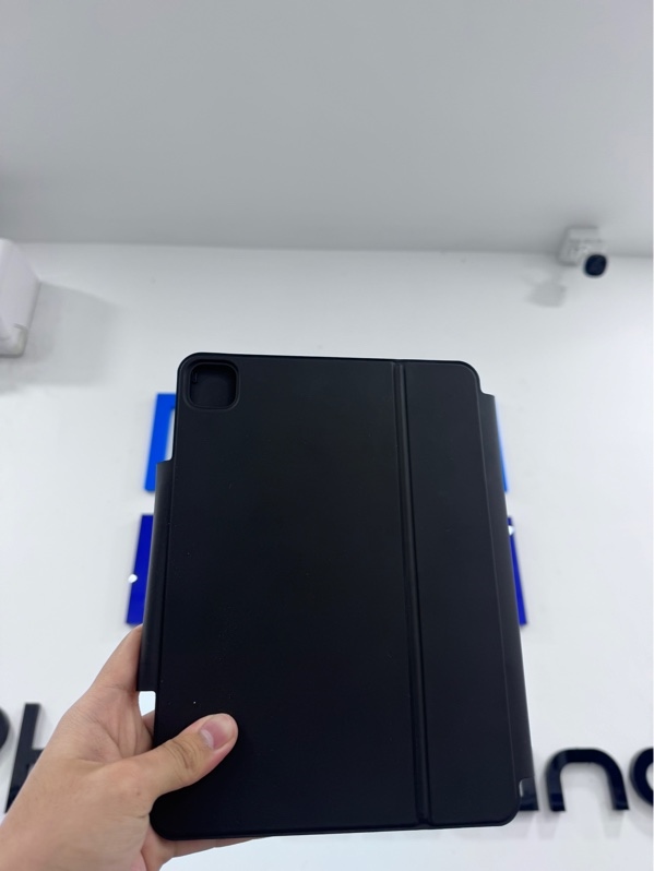 Bao da ốp lưng iPad kèm bàn phím ESR Rebound Magnetic for Air 6/7/8, Pro 11 inch - Màu đen - Ngoại hình 98% - Body