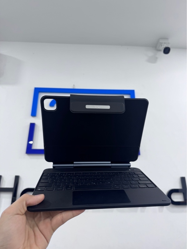 Bao da ốp lưng iPad kèm bàn phím ESR Rebound Magnetic for Air 6/7/8, Pro 11 inch - Màu đen - Ngoại hình 98% - Body
