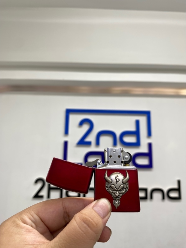 Bật lửa Zippo El Diablo Emblem Candy Apple Red - Màu đỏ - Ngoại hình 97% - Kèm Box