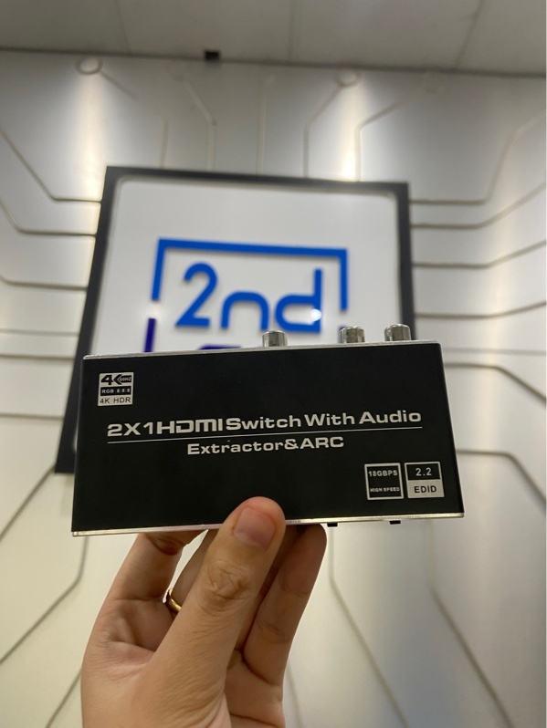 Bộ chuyển mạch HDMI 2 vào 1 ra - Màu đen - Ngoại hình: 97% - Kèm remote, nguồn